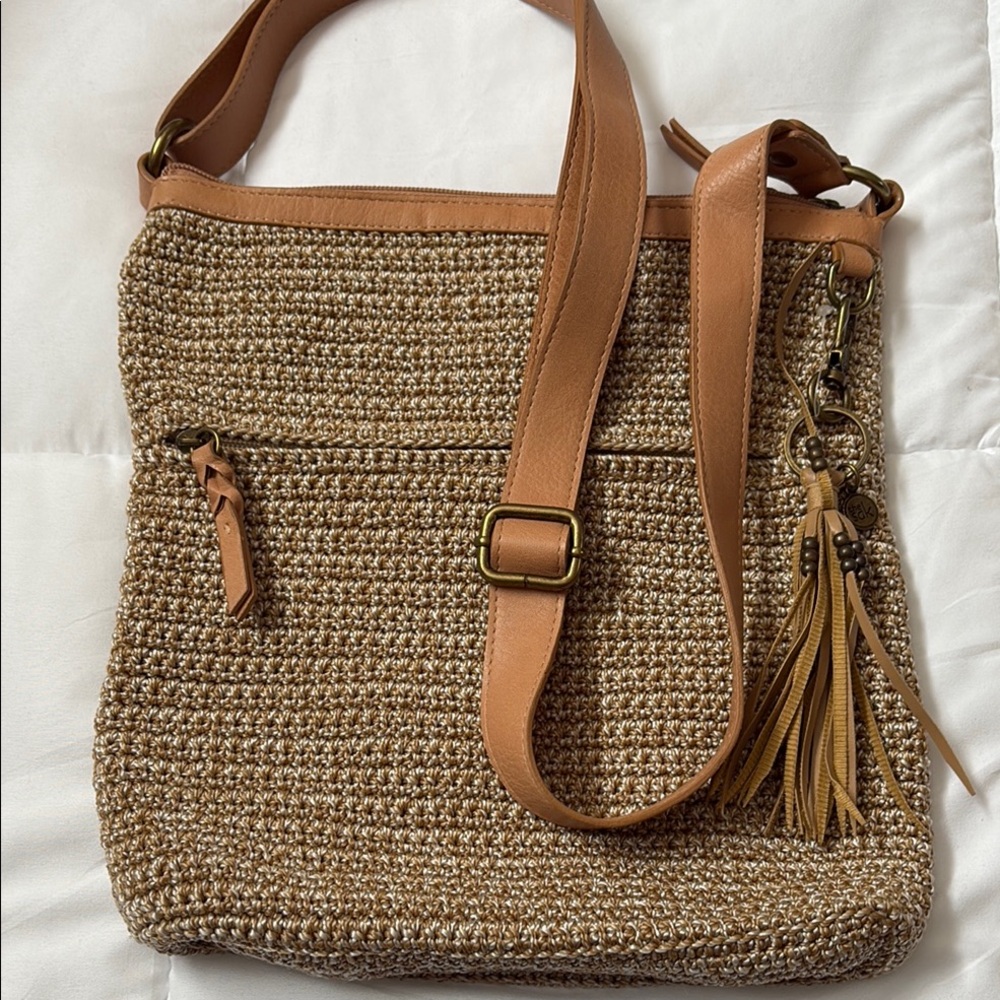 The Sak Stylish Spring Summer Beachy Tan Woven Shoulder Bag w/ Tassel Accent - Picture 2 of 5